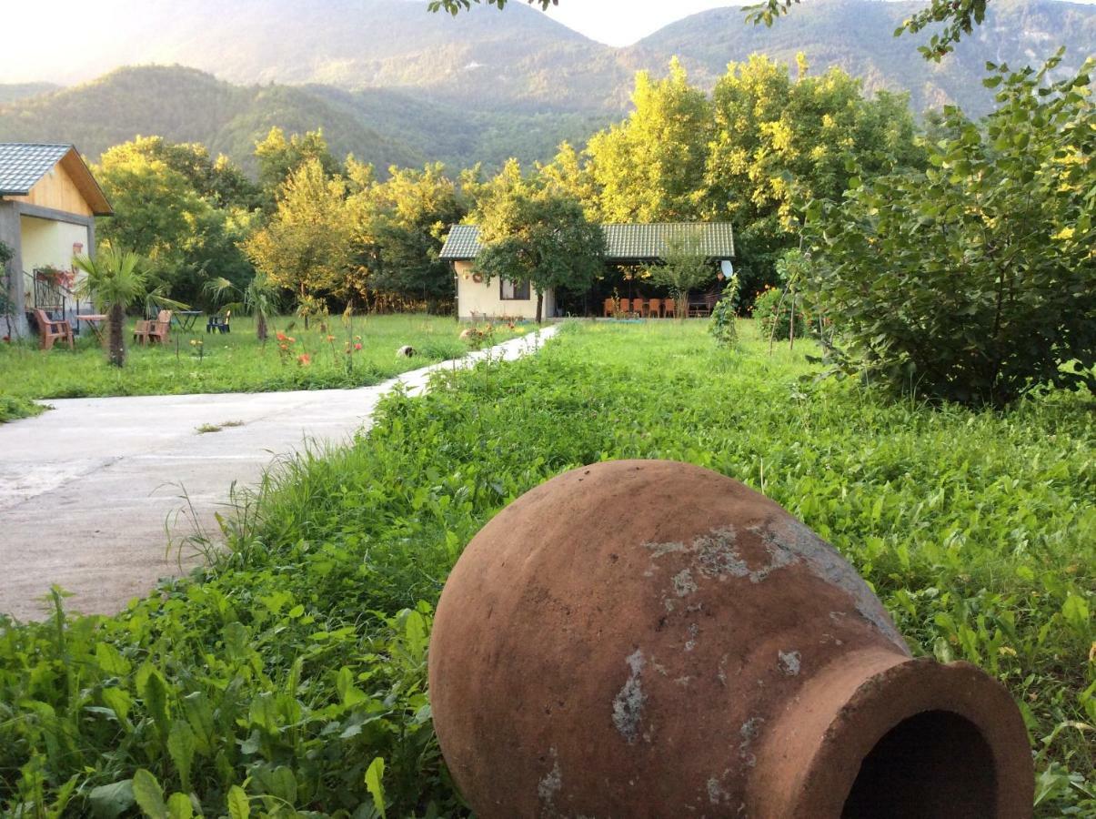 Taripiri Villa Ambrolauri Exterior foto