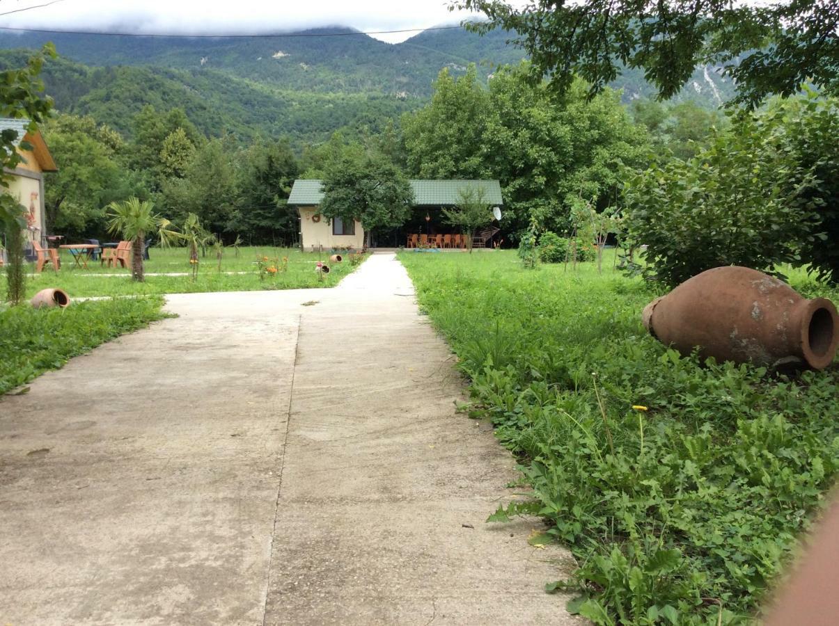 Taripiri Villa Ambrolauri Exterior foto